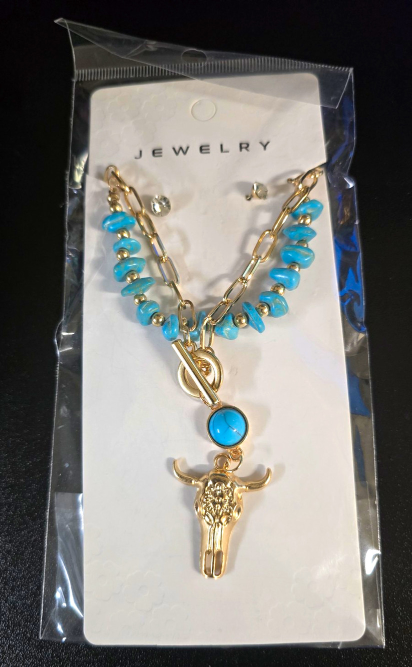 Gold Tone Turquoise Beaded Oval Link Chain Toggle Skull Charm Pendant Necklace